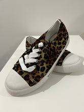 Load image into Gallery viewer, Leopard Sneakers
