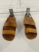 Load image into Gallery viewer, Toddler J Slip Sandals
