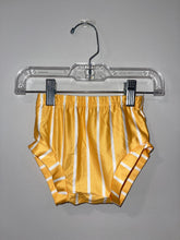 Load image into Gallery viewer, Golden Flower Bummie Set
